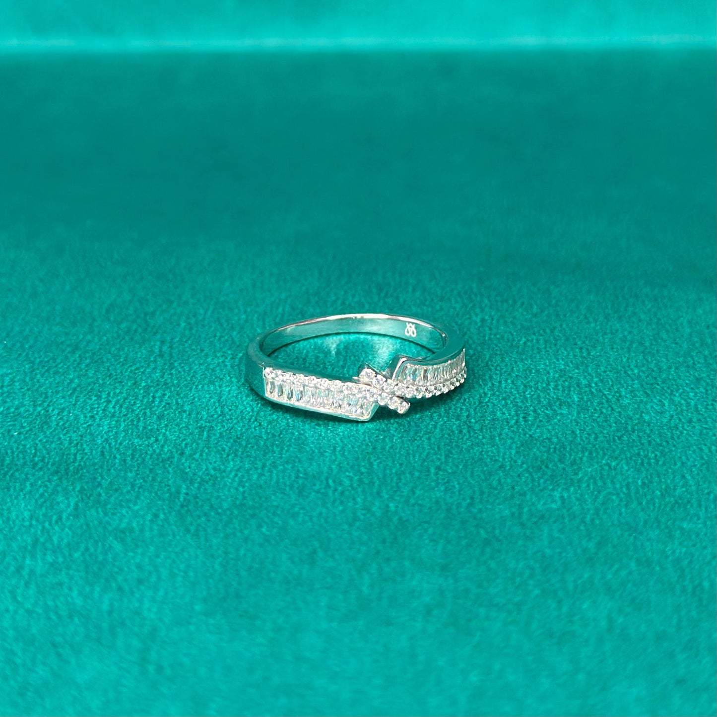 925 Silver Crossover Sparkle Ring