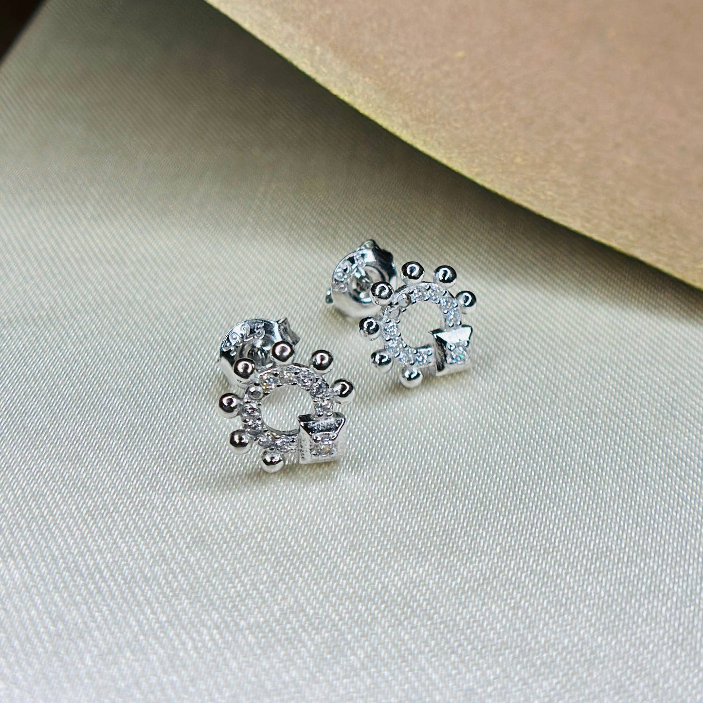 ✨ 925 Sterling Silver Radiant Circle Stud Earrings