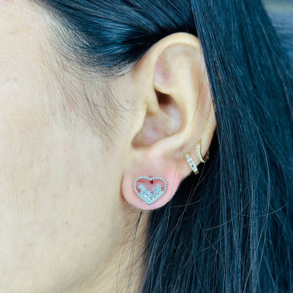 ❤️ 925 Sterling Silver Sparkling Heart Stud Earrings
