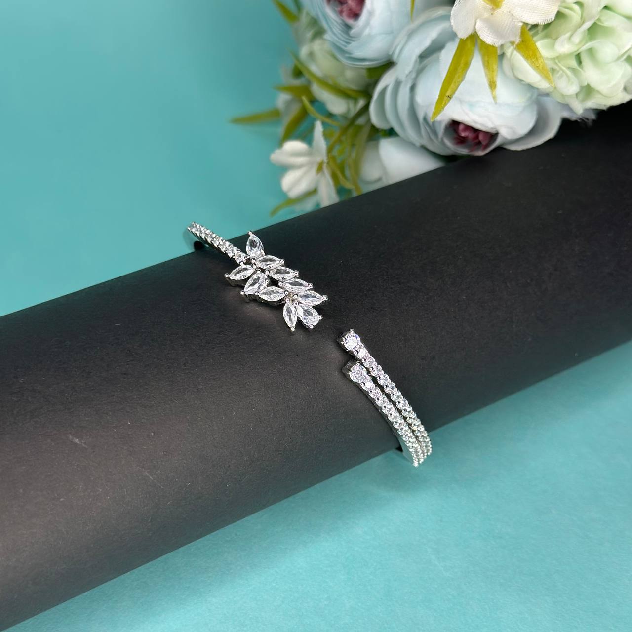925 Sterling Silver Floral Leaf CZ Bracelet