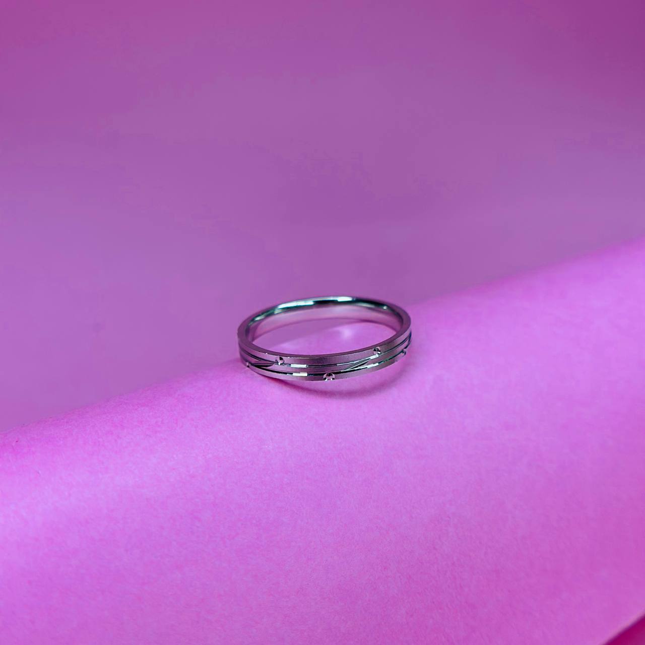 925 Sterling Silver Sleek Lined Band Ring